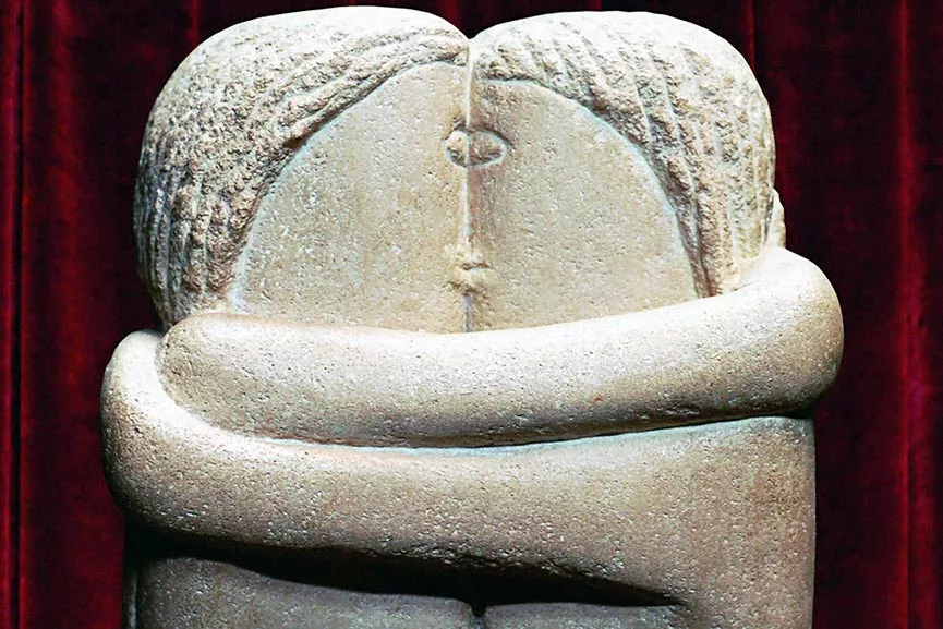Constantin-Brancusi-The-Kiss-detail.-Image-via-pinterest.com_